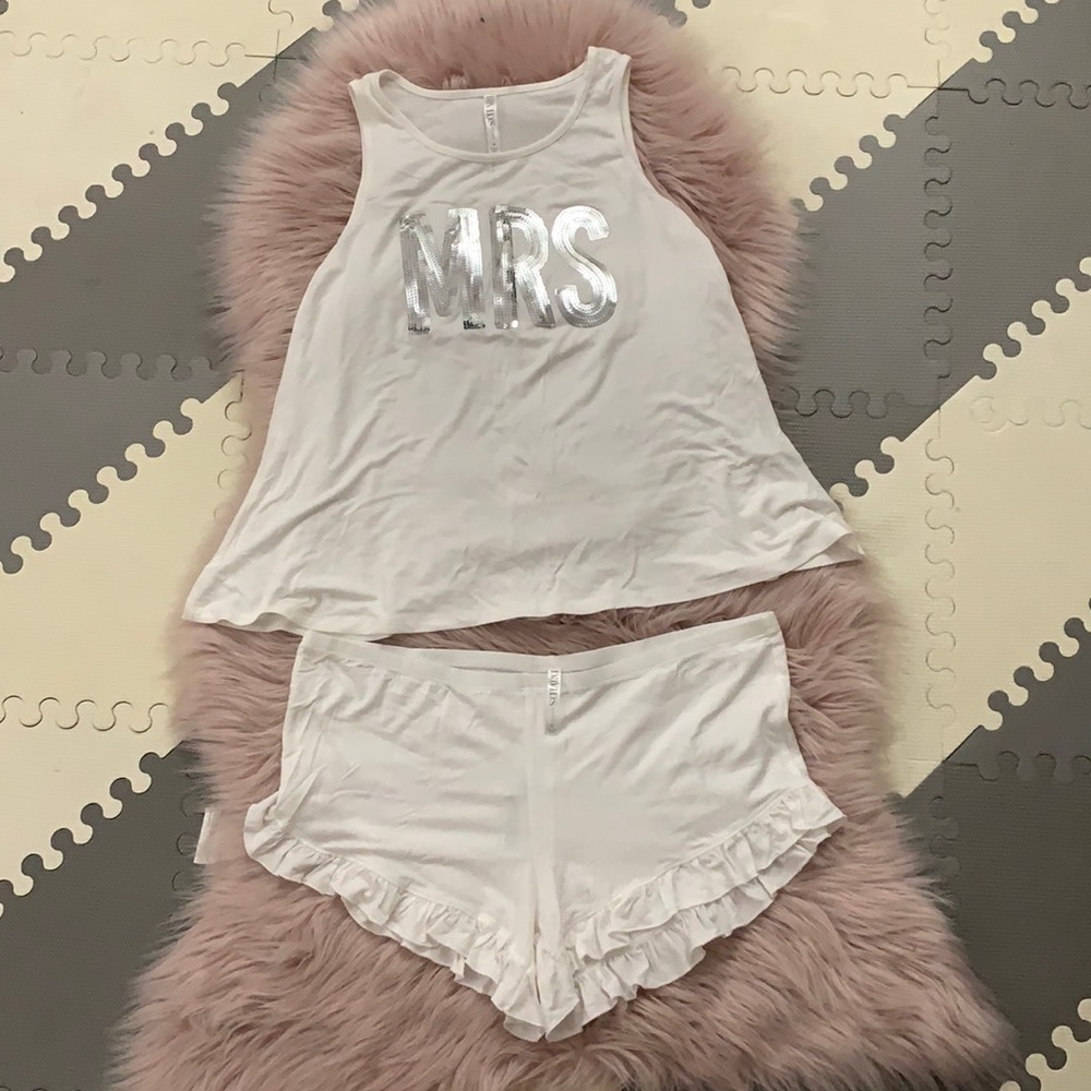 NWOT David’s Bridal “MRS” set